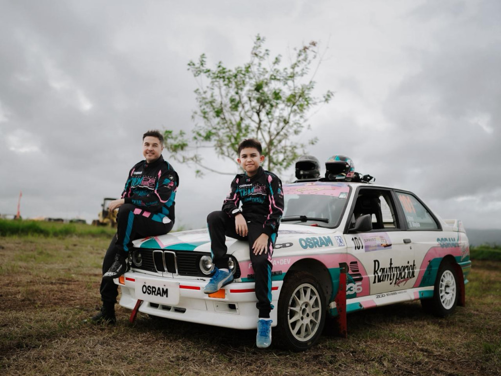 Rifat Sungkar lanjutkan misi “The Legend Continues” bersama sang putra, El Mayka Sungkar, di ajang Sprint Rally 2025. Rifat Sungkar