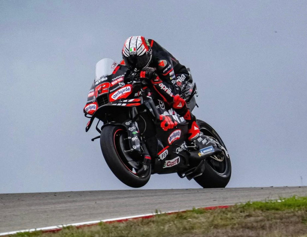 Pembalap Aprilia, Marco Bezzecchi menjuarai balapan MotoGP Portugal 2025. dok aprilia