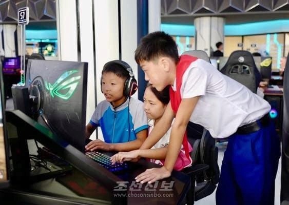 Foto yang diklaim menampilkan interior modern dari warnet gaming di Korea Utara. (X/Twitter)
