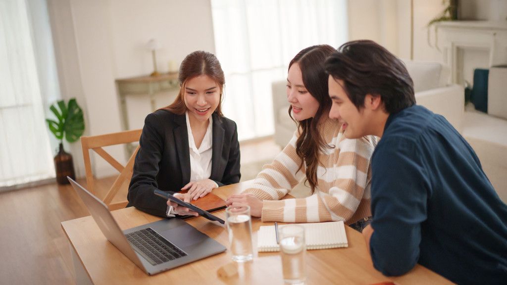 Desain interior kini bisa dilakukan langsung di rumah. Foto: Idemu