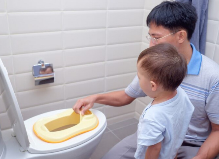 6 Tips Toilet Training Ini Bantu Anak Lebih Percaya Diri saat Buang Air Besar