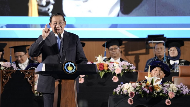 ITS Berikan Penghargaan kepada SBY