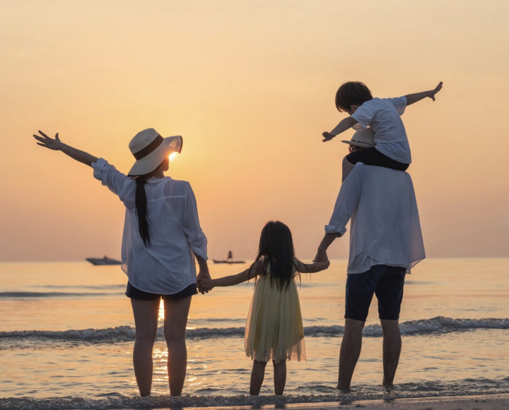 Waspada Musim Hujan! Ini 7 Tips Berwisata Akhir Tahun yang Nyaman