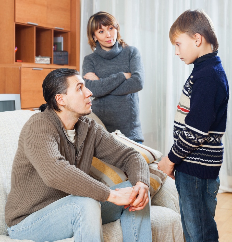 Orang tua perlu menumbuhkan suasana yang aman agar anak merasa aman untuk bercerita. Ilustrasi Freepik