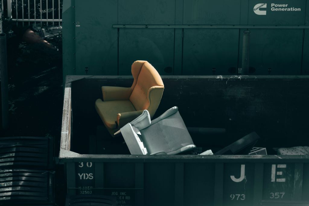 ilustrasi sampah berukuran besar. Foto: Unplash/Y M