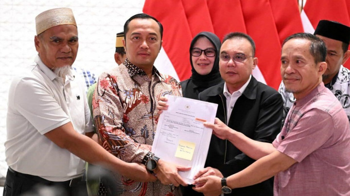 Prabowo Rehabilitasi Status 2 Guru ASN di Luwu Utara yang Dipecat Karena Bantu Honorer