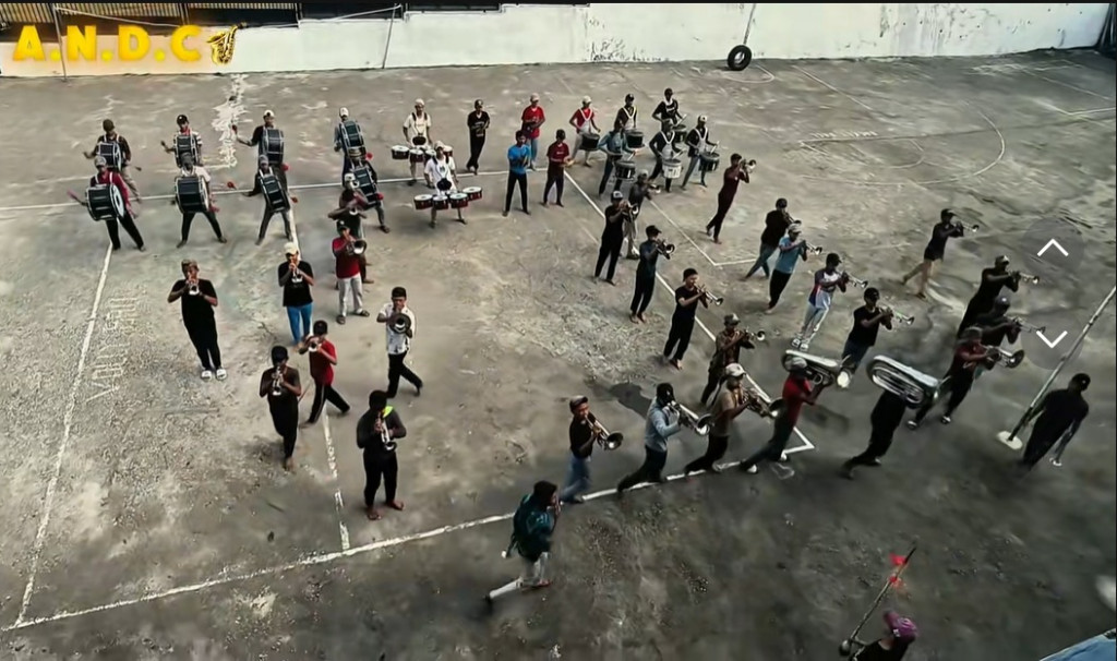 Aksi drumband asal Bangkalan bawakan Lagu “A Little Piece of Heaven” Avenged Sevenfold (tangkapan layar TikTok @devanzmavia)