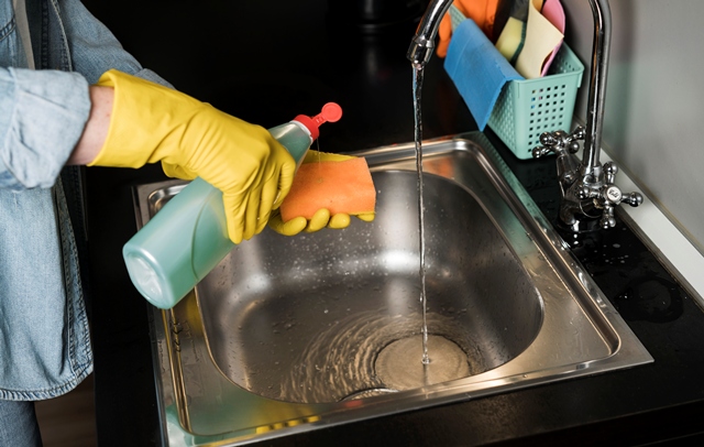 Tips Membersihkan Wastafel Stainless Steel agar Awet dan Mengkilap