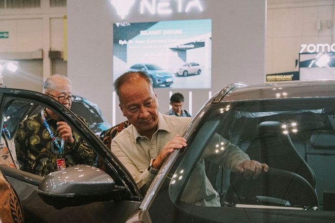 Menteri Perindustrian Agus Gumiwang Kartasasmita. Neta