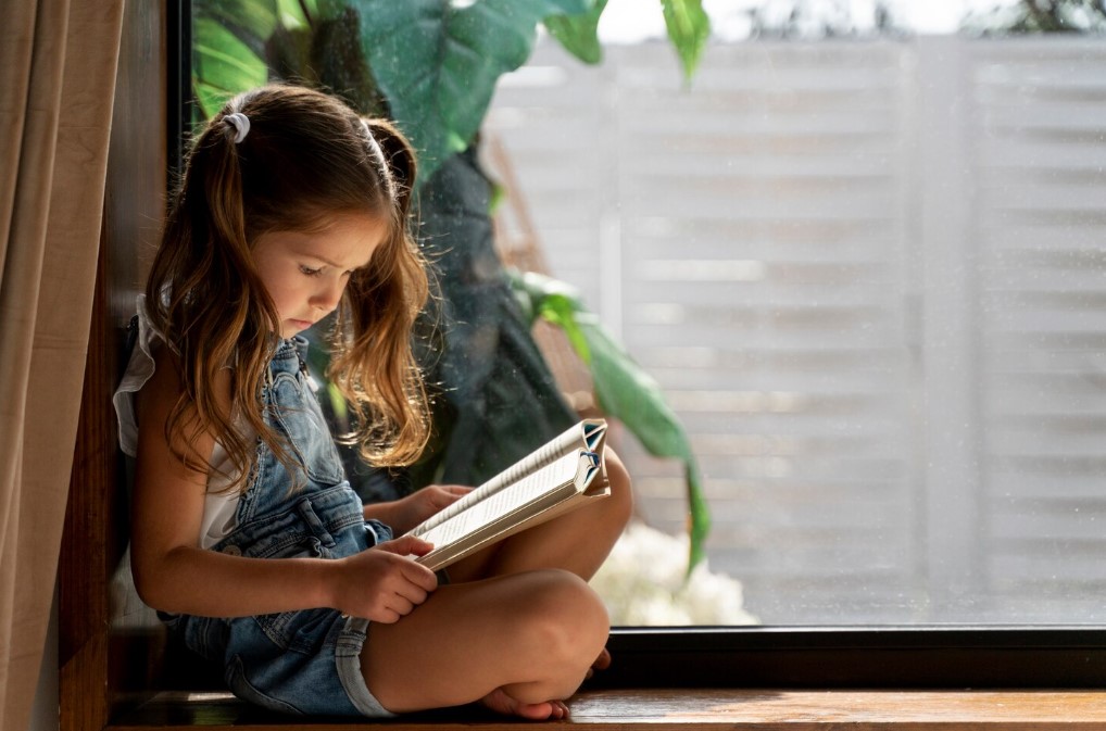 Anak baca buku. DOK Freepik