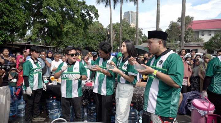 Bobon Santoso Ajak Anya Geraldine hingga Ari Lesmana Masak Besar untuk Amal