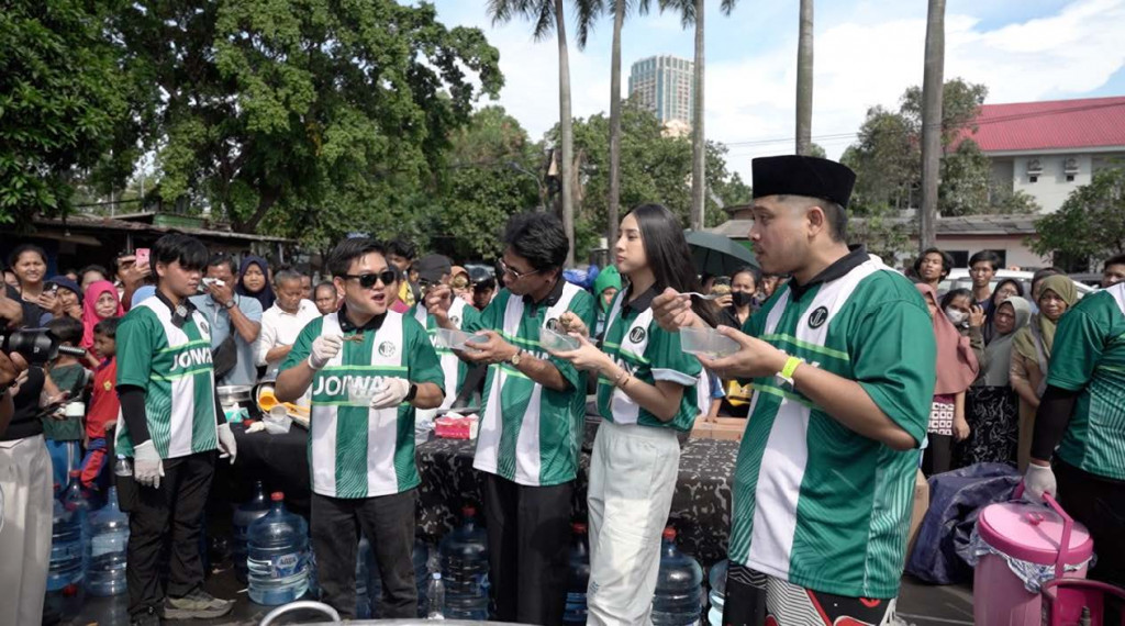 Bobon Santoso Ajak Anya Geraldine hingga Ari Lesmana Masak Besar untuk Amal