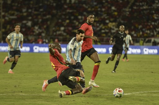 Suasana laga timnas Angola vs Argentina. (Julio PACHECO NTELA / AFP)