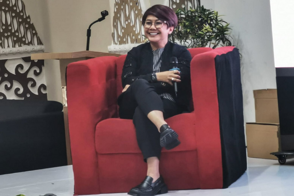 Deputi Bidang Kreativitas Media Kementerian Ekraf, Agustini Rahayu, memberi sambutan pada acara Radio Summit XVIII 2025 yang digelar di Hotel 101 Kebon Sirih. Foto: Kementerian Ekonomi Kreatif