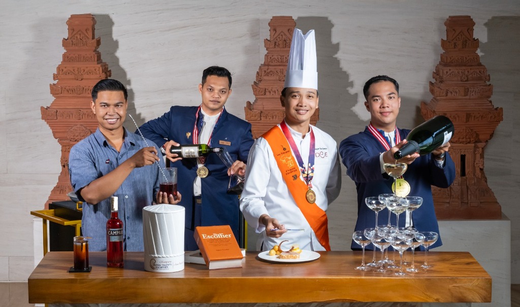 Anggota tim berbakat resor bintang 5 di Bali ini meraih penghargaan tertinggi di Young Talents Escoffier Asia Pacific 2025 di Vietnam, Indonesia Best Sommelier Competition 2025 di Jakarta, dan Campari Red Hands APAC 2025 di Bali. Dok. Ist
