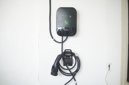 Mau Pasang <i>Home Charger</i> untuk Mobil Listrik, Siapkan Rp14,5 Juta