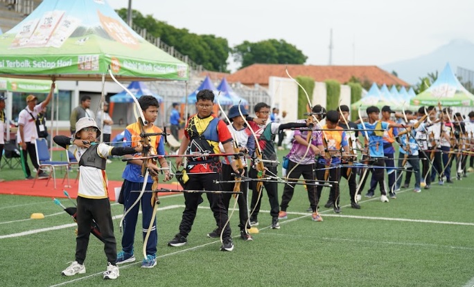 Ratusan atlet muda panahan di MilkLife Archery Challenge 2025 Seri 2. (Foto: Ist)