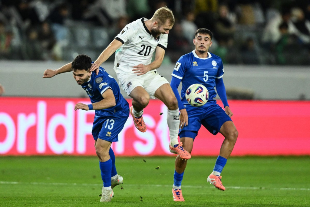 Suasana laga Siprus vs Austria. (Photo by JEWEL SAMAD / AFP)