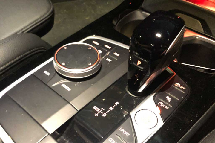 Mainan Asik Transmisi Semi Otomatis di BMW 218i Gran Coupe