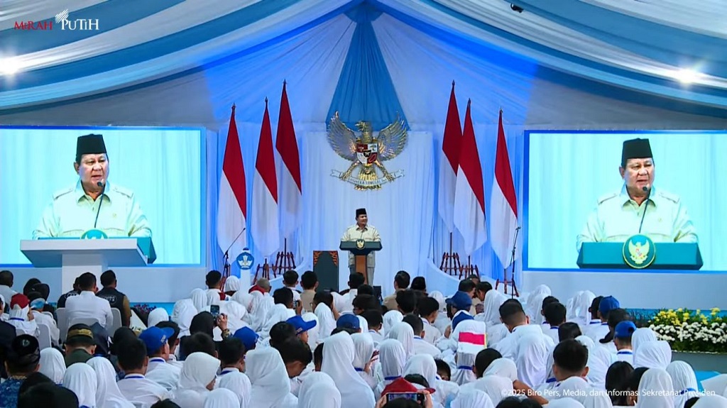 Presiden RI Prabowo Subianto dalam Peluncuran Digitalisasi Pembelajaran untuk Indonesia Cerdas di SMPN 4 Bekasi. DOK YouTube Sekretariat Presiden