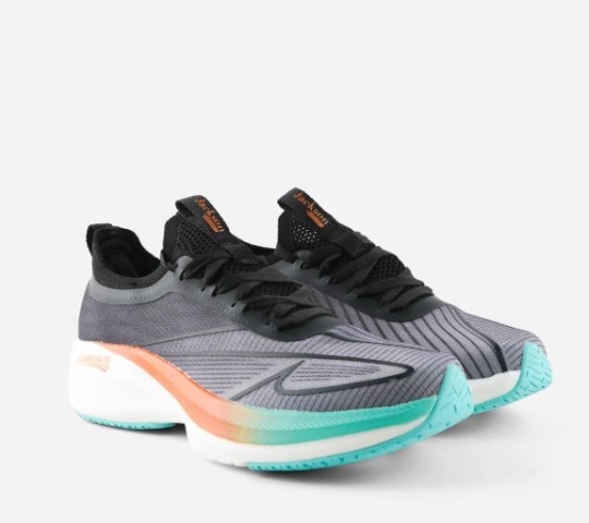 Ciamik Banget Nih Sepatu! Pas Buat Pelari Cowok Usia 40 Tahunan