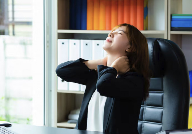 Saat kamu mengalami peristiwa yang membuat stres atau kecemasan, otot kamu berkontraksi. Ilustrasi Freepik