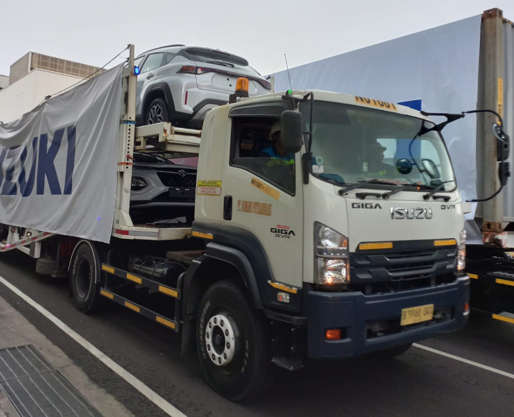 PT Suzuki Indomobil Motor (SIM) resmi memulai ekspor perdana dua model secara sekaligus, mobil Suzuki Fronx dan sepeda motor Suzuki Satria, di fasilitas Plant Cikarang, Bekasi, Jawa Barat, pada Selasa (18/11/2025). Autogear.id/Alun Segoro