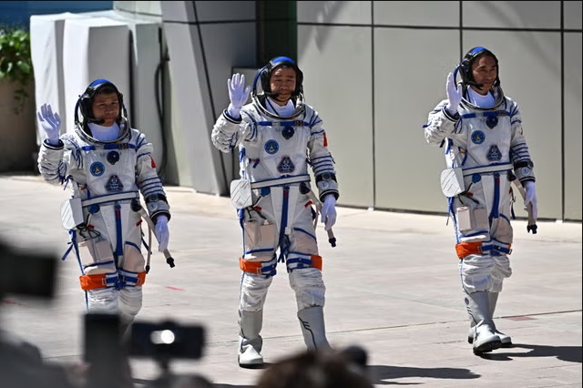 Tiga astronot China yang tertunda kepulangannya. DOK AFP