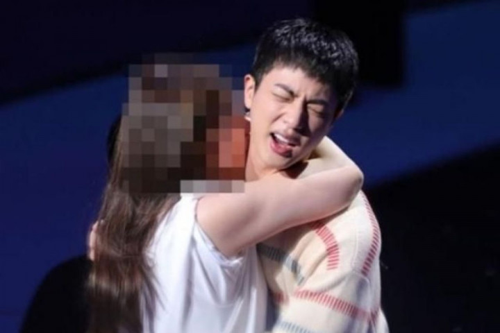 Wanita Jepang Kesal Digugat karena Cium Jin BTS