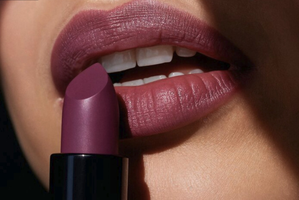 Ada banyak pilihan lipstik waterproof yang tahan lama di pasaran saat ini. Ilustrasi Freepik