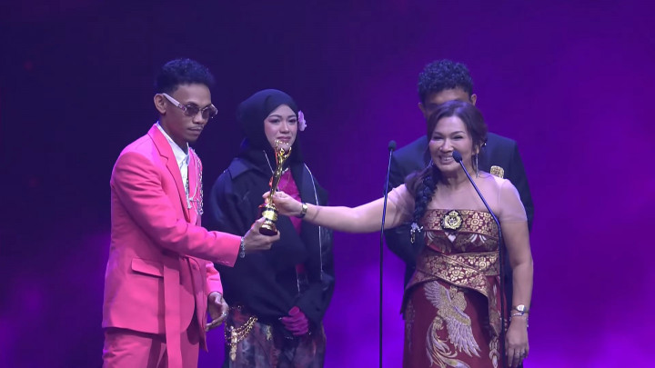 Raih AMI Awards 2025, Keluarga Penyanyi 