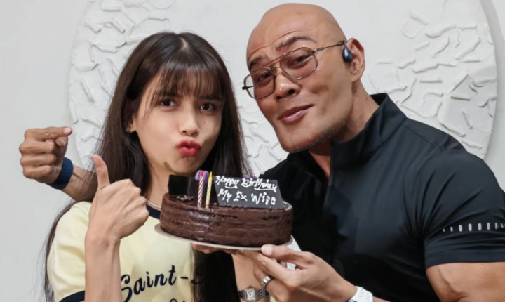 Deddy Corbuzier Rayakan Ultah Sabrina Pakai Kue Nyeleneh, Vidi Aldiano Langsung Salah Fokus
