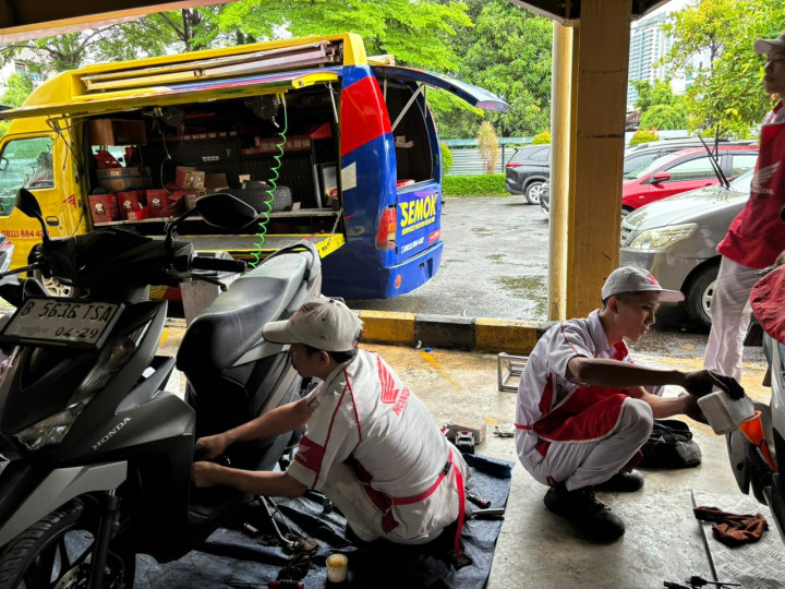 Medcom Rayakan HUT ke-8 dengan Servis Motor Gratis untuk Ojol dan Jurnalis