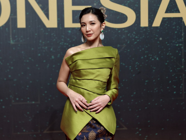 Sheila Dara Menang Aktris Terbaik FFI 2025, Kirim Pesan Manis ke Vidi Aldiano