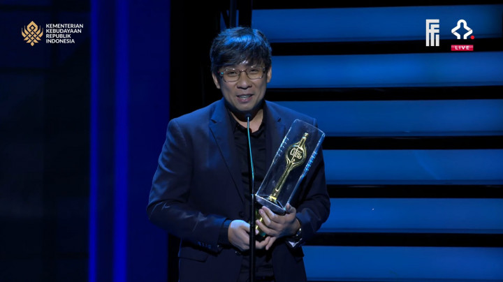 Yandy Laurens Raih Sutradara Terbaik FFI 2025 Berkat Film Sore