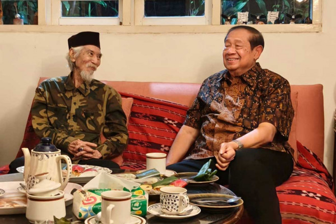 Yok Koeswoyo bersama SBY