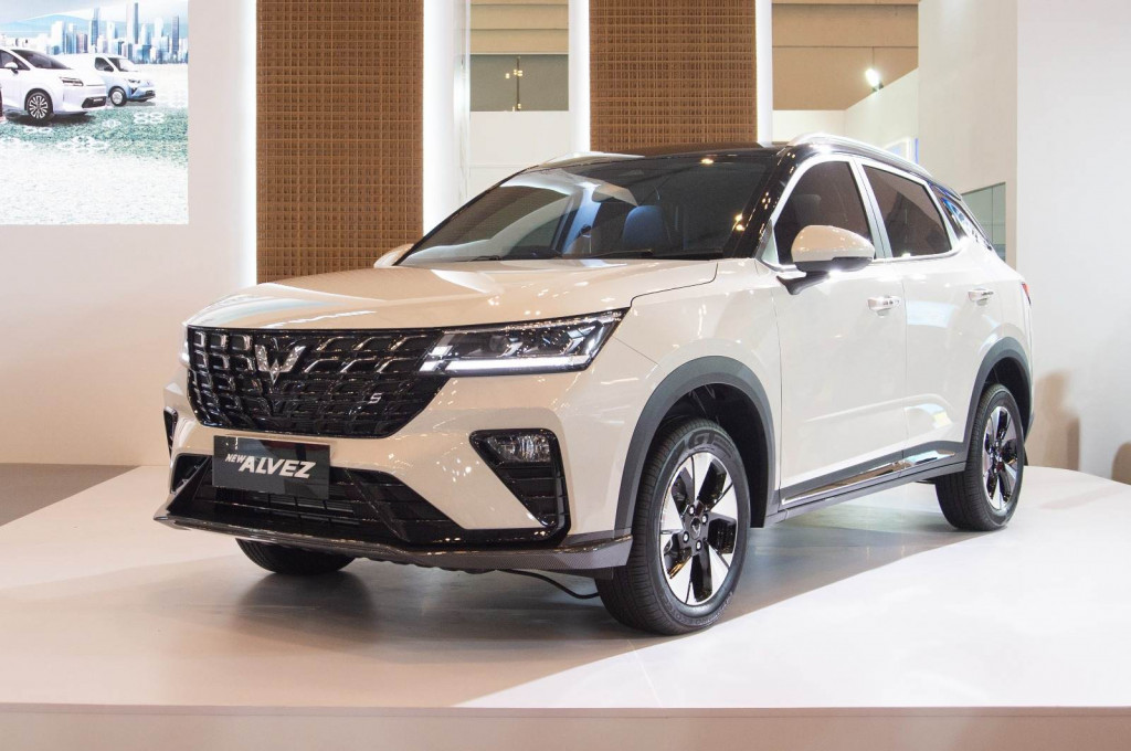 Wuling luncurkan New Alvez di GJAW 2025. 