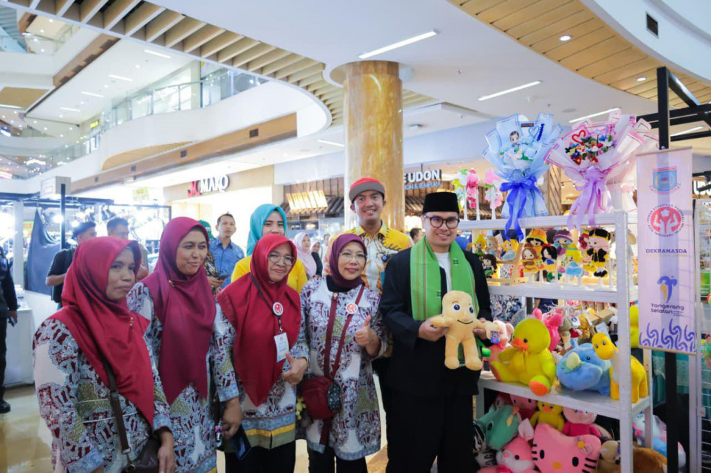 Wakil Wali Kota Tangerang Selatan Pilar Saga Ichsan saat membuka membuka pergelaran Tangsel Art Festival 2025.