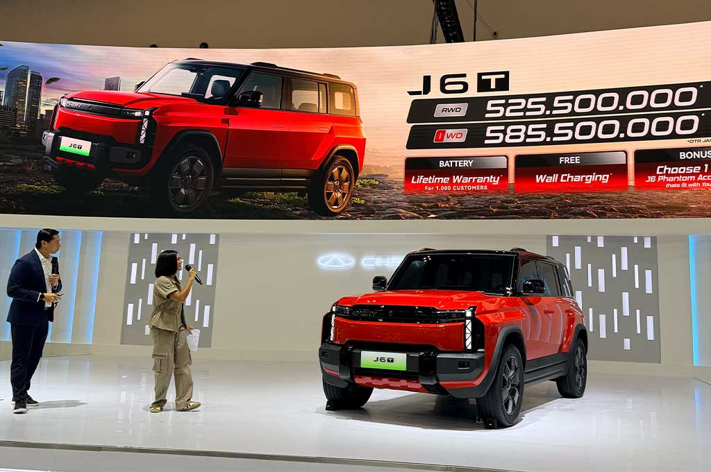 Harga Chery J6T bikin kaget banyak pengunjung GJAW 2025. medcom-uda