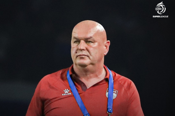 Bojan Semringah dengan Kemenangan Tipis Persib atas Dewa United