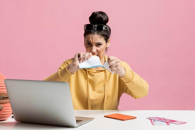 SLIK berfungsi sebagai “rekam jejak” finansial yang menentukan apakah seseorang layak menerima pinjaman dari bank. Foto: Freepik