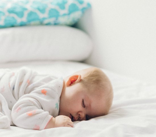    Berikut adalah tips praktis tidur anak yang bisa kamu terapkan setiap malam. (Foto: Ilustrasi/Dok. Pexels.com)