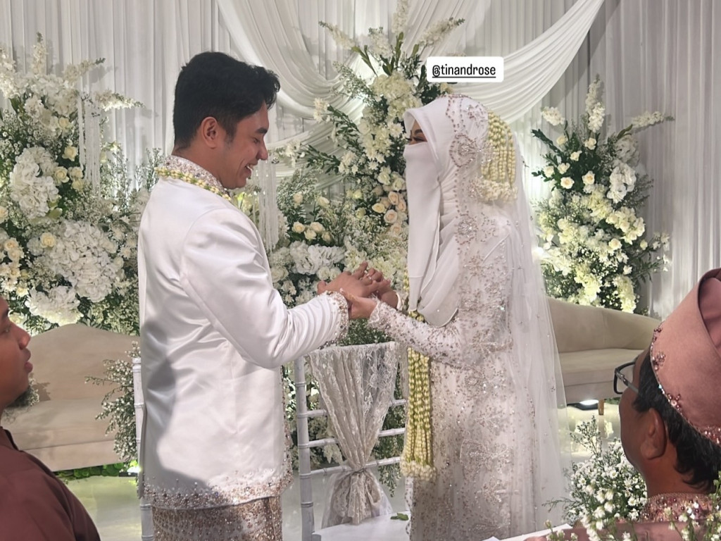 YouTuber Fiki Naki menikah dengan penulis Tina Agustin alias Tinandrose (Foto: Instagram/fikinakii)
