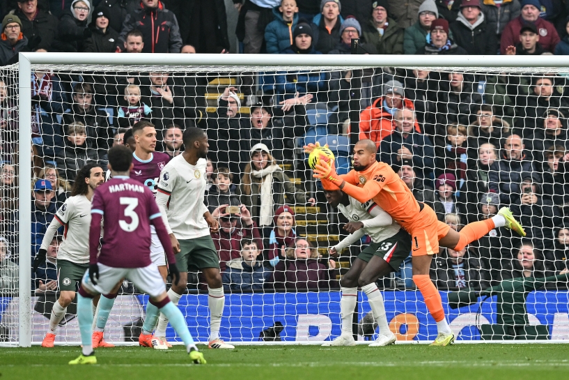 Suasana pertandingan Burnley vs Chelsea (AFP/Andy Buchanan)