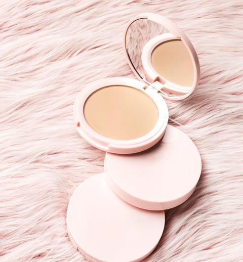 Sudah Pakai Cushion, Perlukah Ditambah Pakai Bedak?