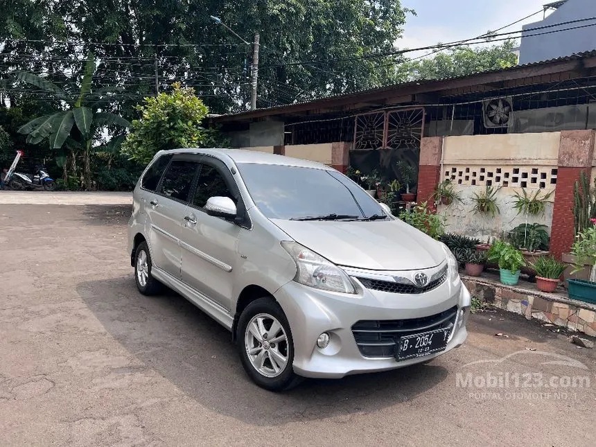 Toyota Avanza 1.5 Veloz. Mobil123/CR Auto