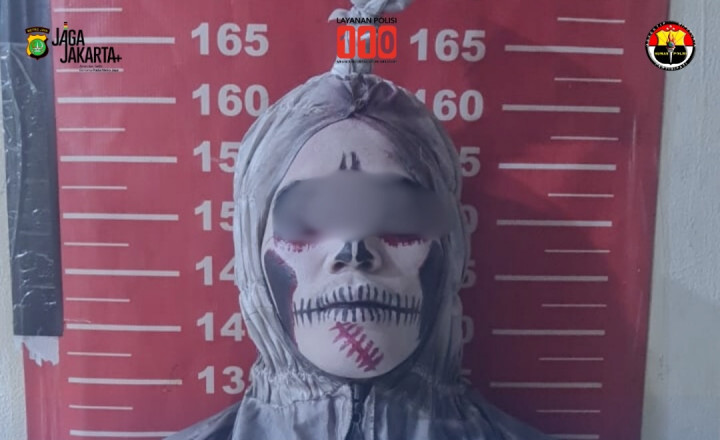 Ada-Ada Aja! 3 Remaja Ngamen Pakai Kostum Pocong, Bikin Warga Takut hingga Pingsan