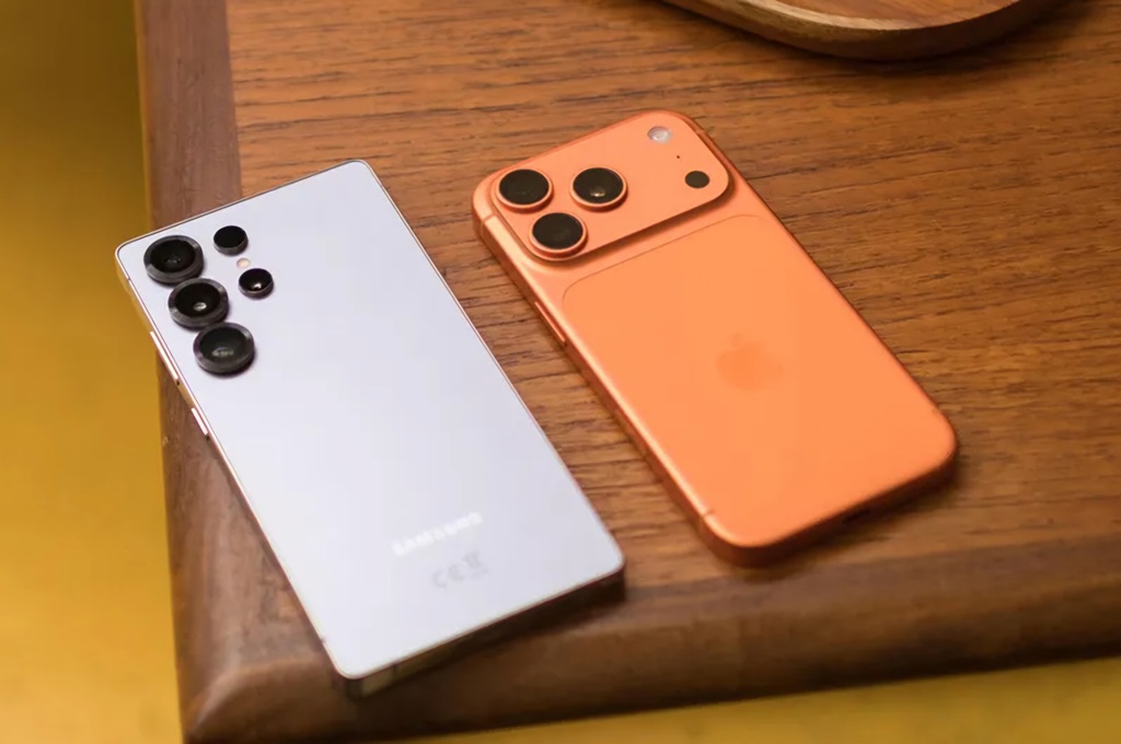 Laporan terbaru menyebut bahwa Apple akan menyalip Samsung sebagai produsen smartphone terbesar di dunia sebelum akhir tahun 2025.