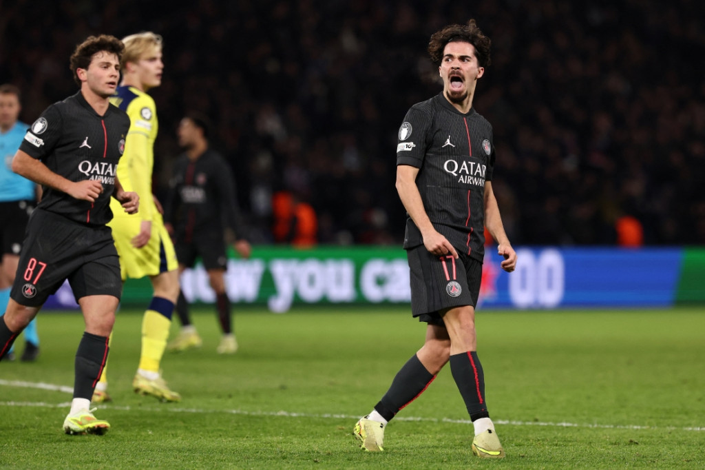 Gelandang PSG, Vitinha, merayakan golnya ke gawang Tottenham Hotspur (AFP/Franck Fife)