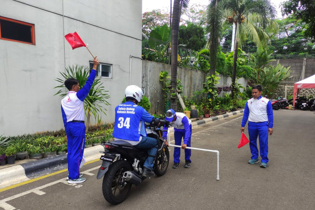 PT Wahana Makmur Sejati (WMS), Main Dealer sepeda motor Honda Jakarta–Tangerang, menggelar Safety Riding Skill Cari Aman Competition 2025 di Safety Riding Center WMS, Jatake, Kabupaten Tangerang. WMS